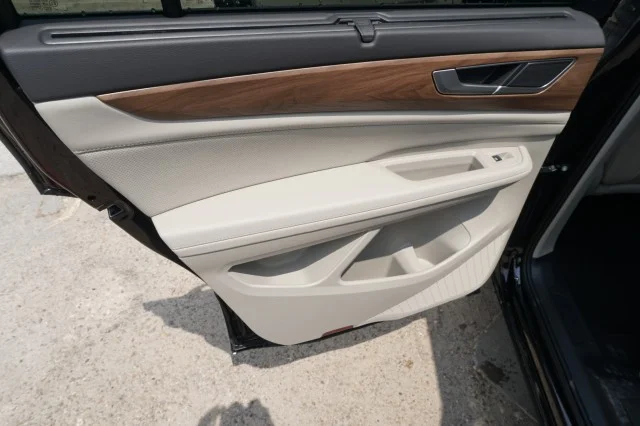 2024 Volkswagen Atlas SE w/Tech - Photo 18