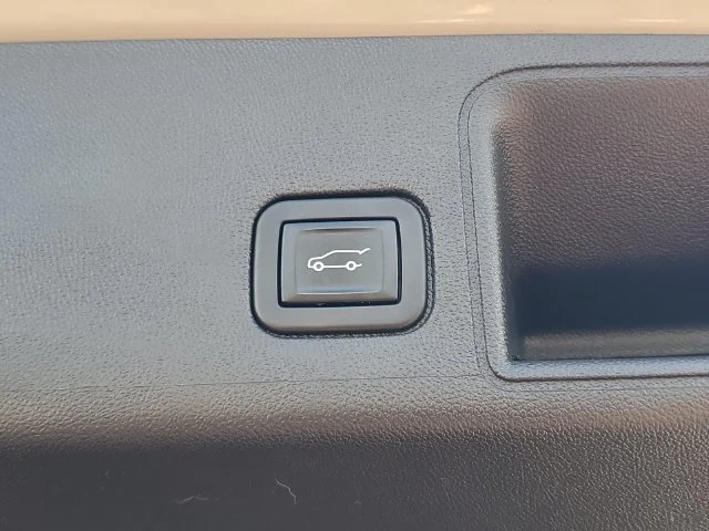 Used 2022 DESERT SAND METALLIC GMC AT4 image 39