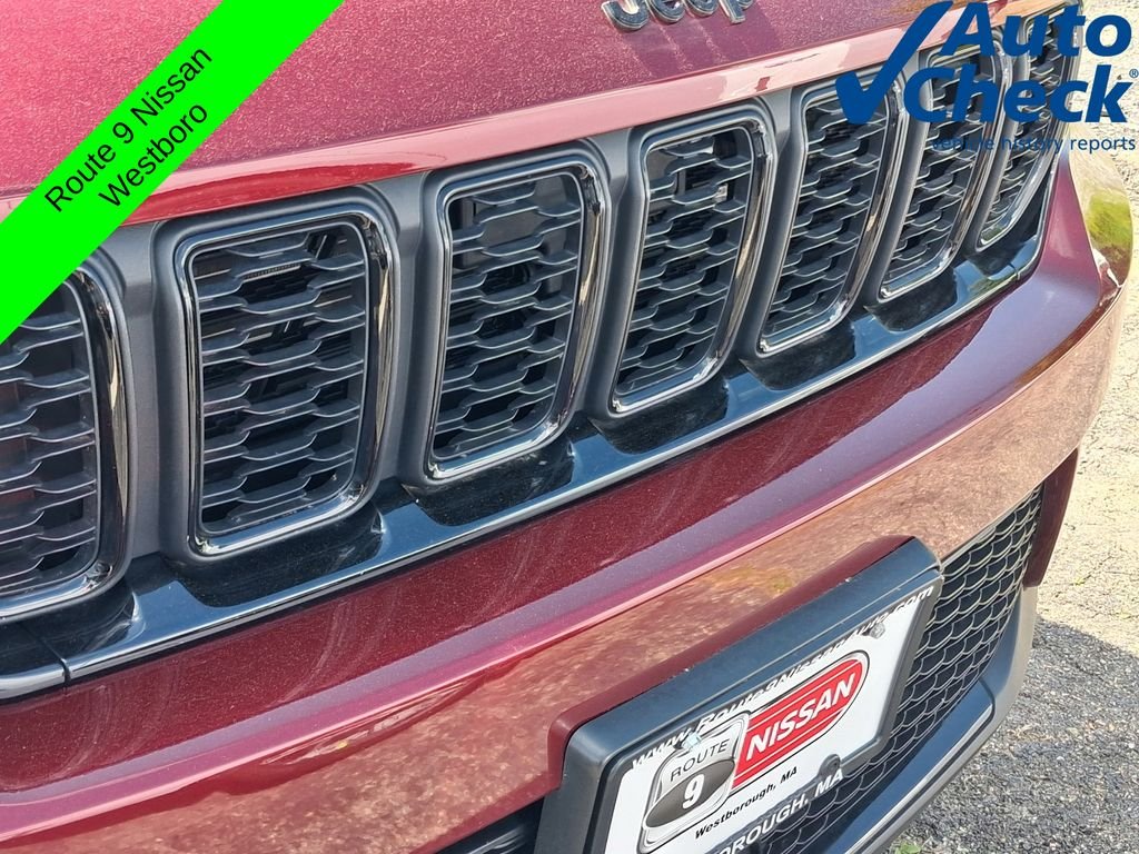 Used 2023 Red Jeep Altitude X image 10