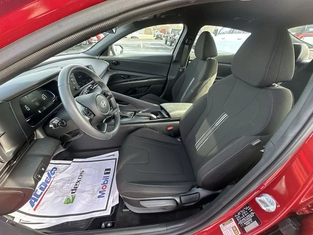 Used 2025 Red Hyundai SEL Sport image 11