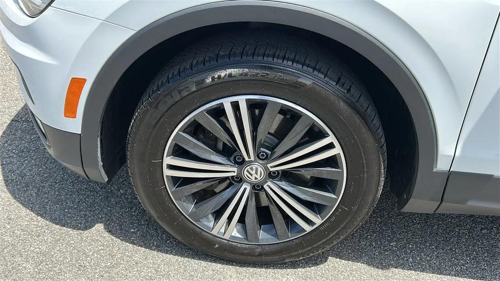 Used 2019 White Volkswagen 2.0T SEL image 8