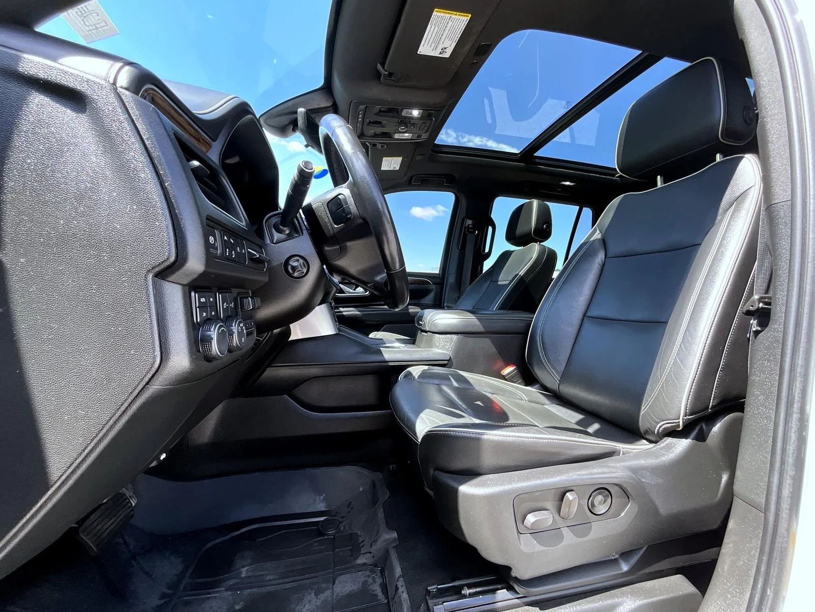 Used 2021 White Chevrolet LT image 12