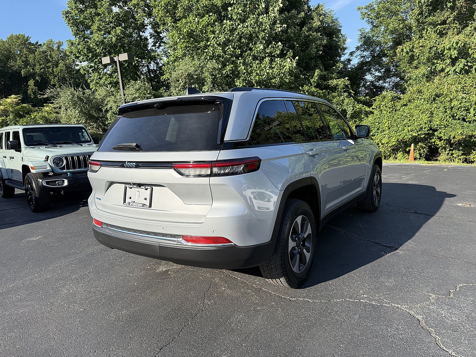 Used 2023 Silver Zynith Jeep BASE image 6