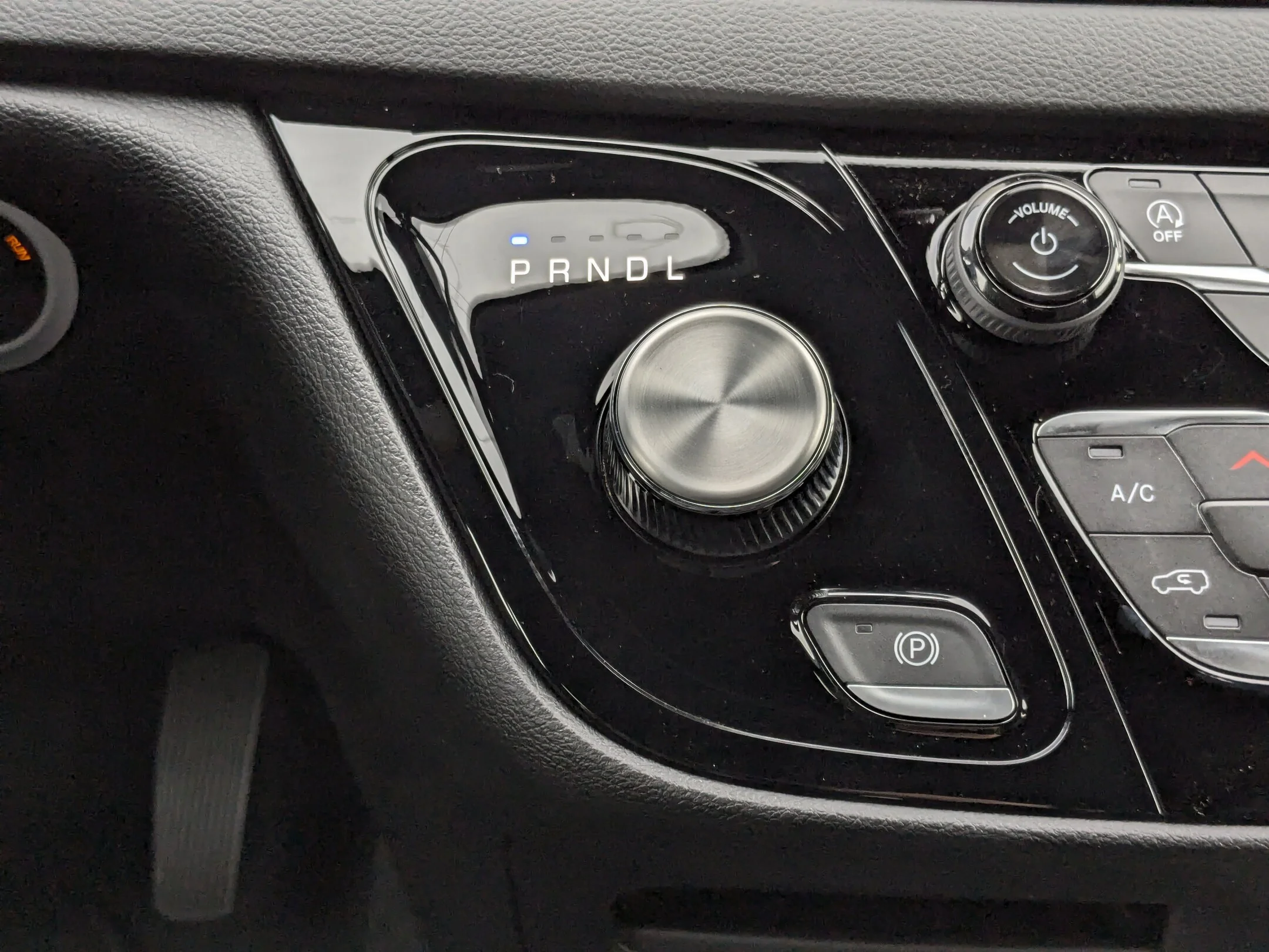 New 2026 White Chrysler SXT - - FWD - Customer Preferred Package 27E - Engine Block Heater & More! image 22