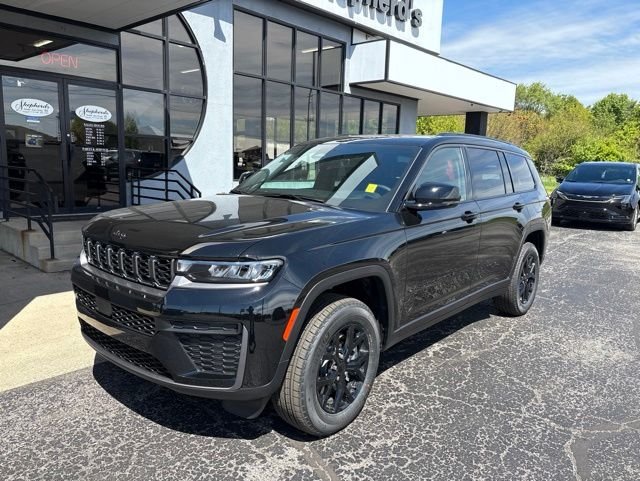 New 2026 Diamond Black Crystal Pearl-Coat Exterior Paint Jeep Altitude image 2