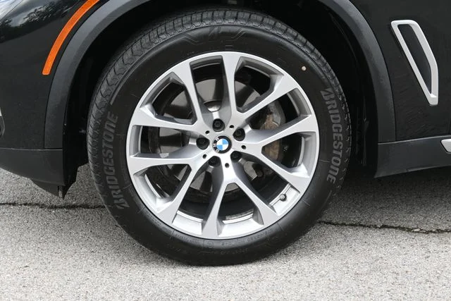 Used 2023 Black BMW sDrive40i image 15