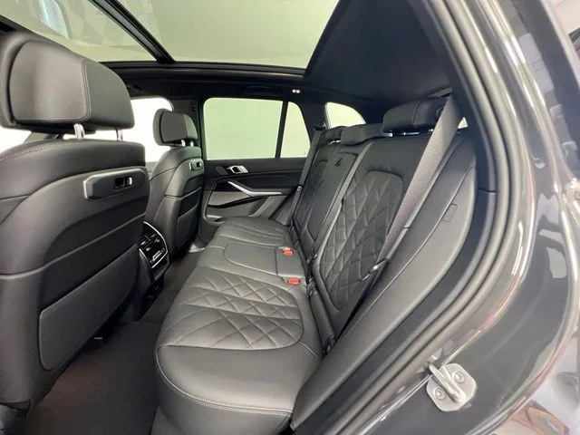 New 2026 Dravit Grey Metallic BMW sDrive40i image 13