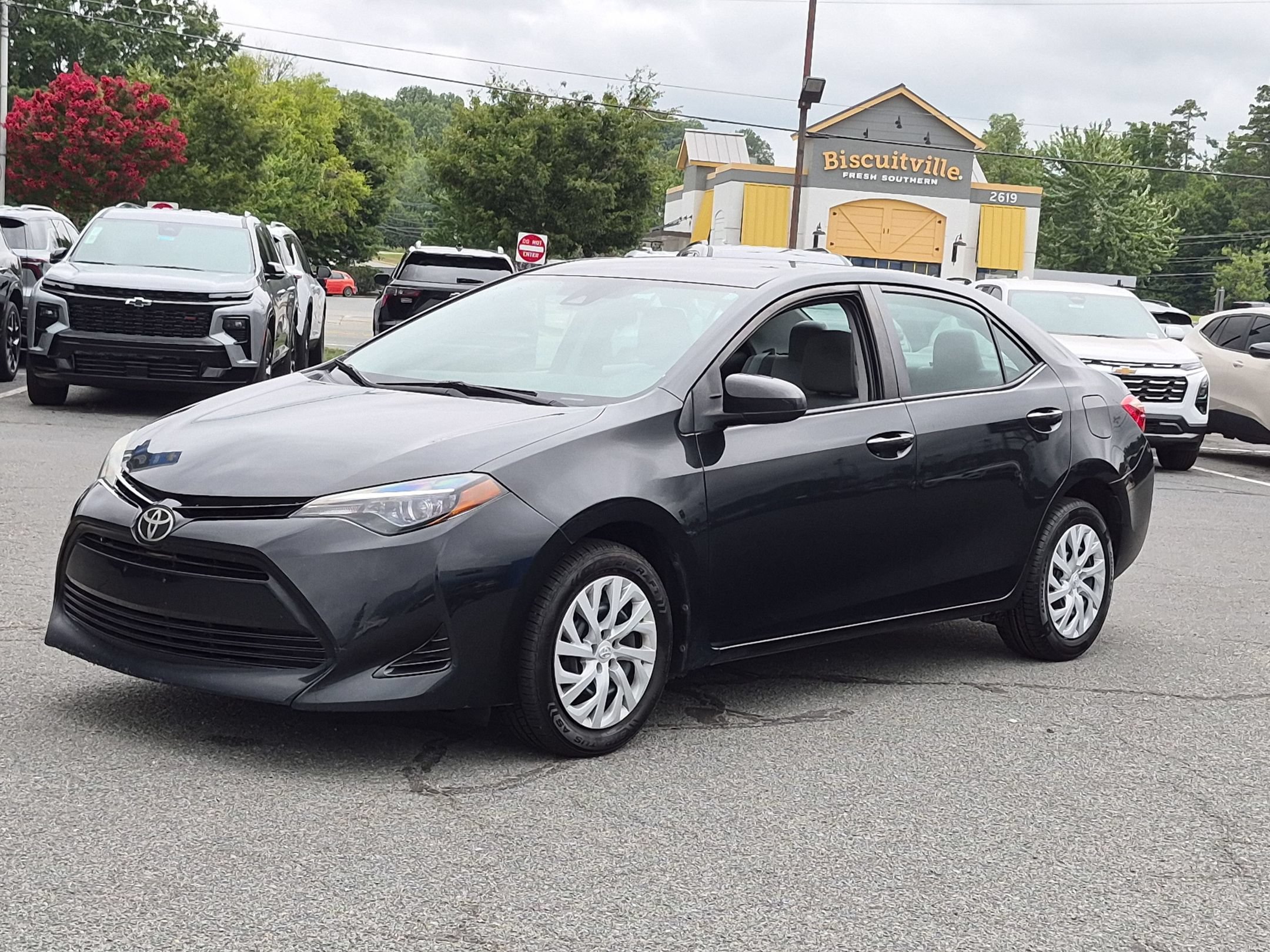 Used 2018  Toyota L image 1