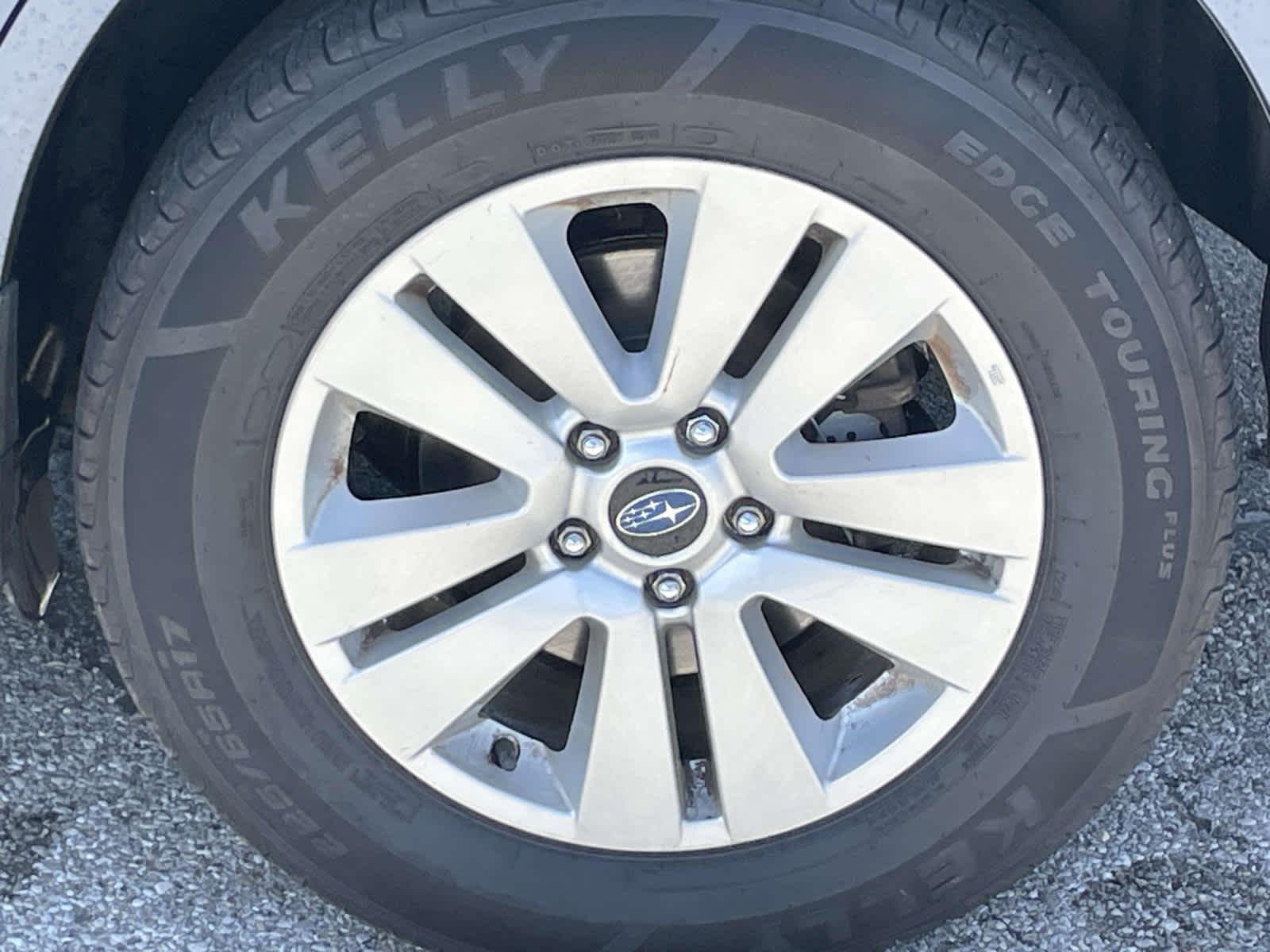 Used 2018 Twilight Blue Metallic Subaru Premium image 16