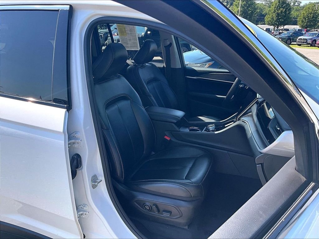 Used 2023 White Jeep 4xe image 11