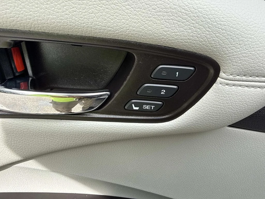 Used 2017  Acura  image 24
