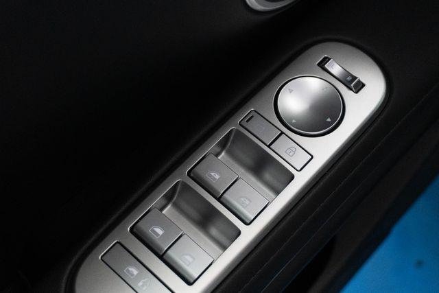 New 2026 White Hyundai Blue SEL 8P image 14