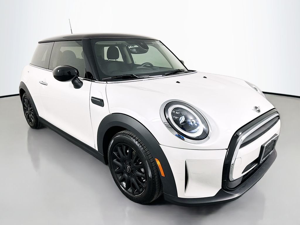 Used 2024 White MINI Signature image 3