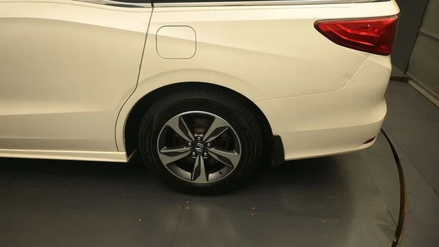 Certified Used 2018 Diamond White Honda Touring image 9