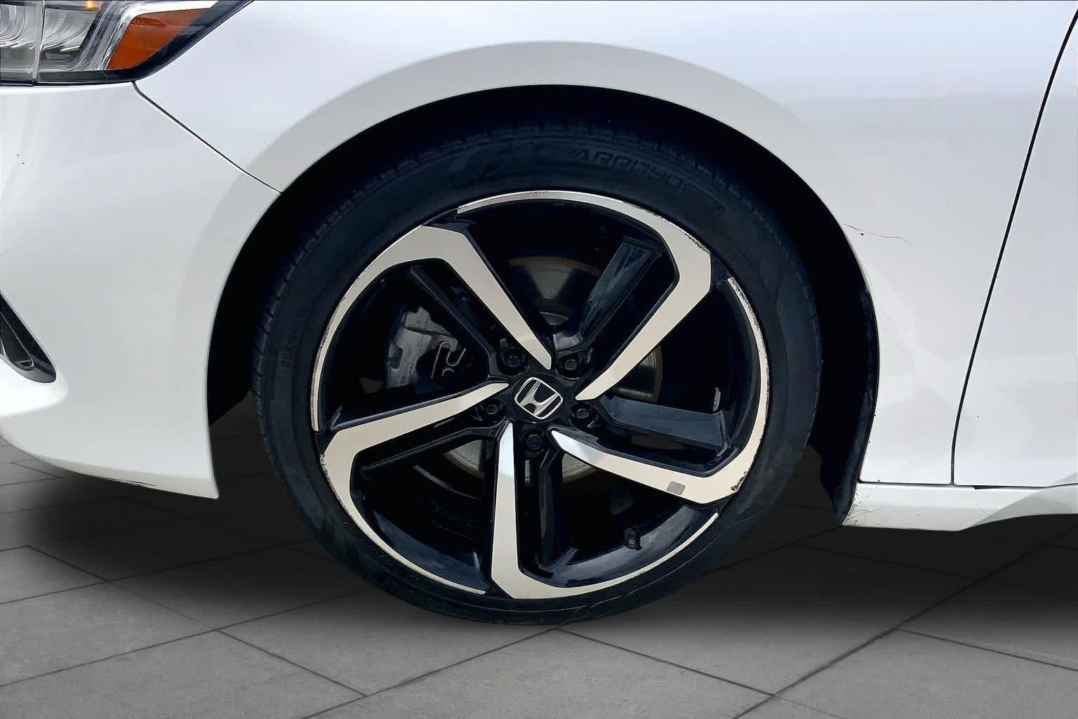 Used 2022 Platinum White Pearl Honda Sport image 11