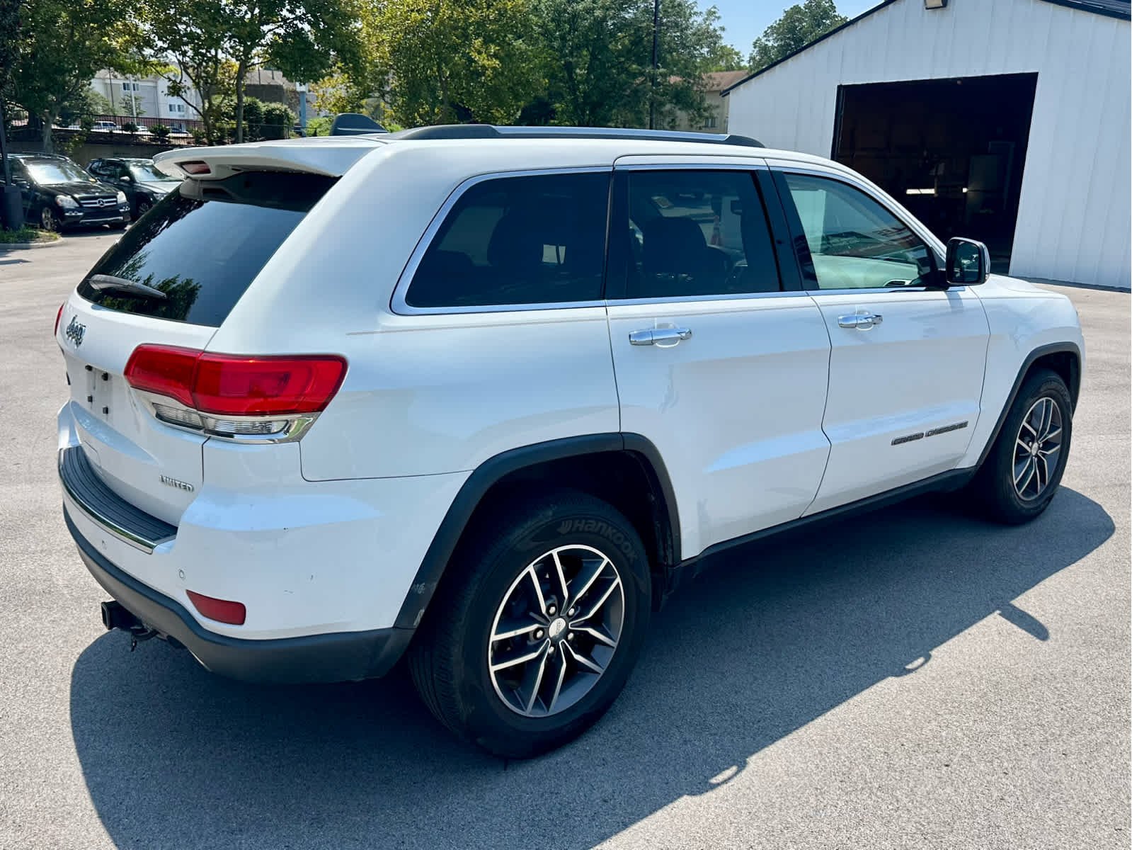Used 2017 Bright White Clearcoat Jeep Limited image 5
