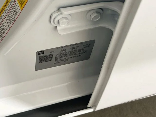 Used 2025 Summit White Chevrolet LT image 18
