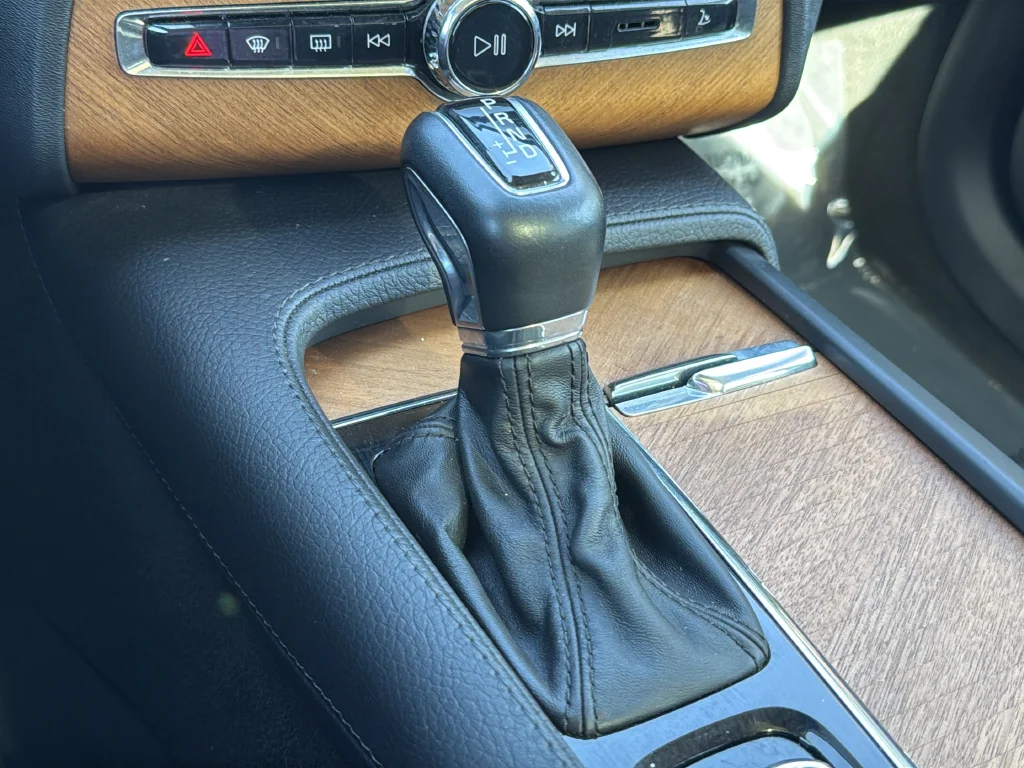 Used 2021 Blue Volvo T6 Momentum image 29