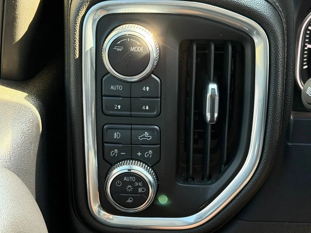 Used 2022 Onyx Black GMC Denali image 28
