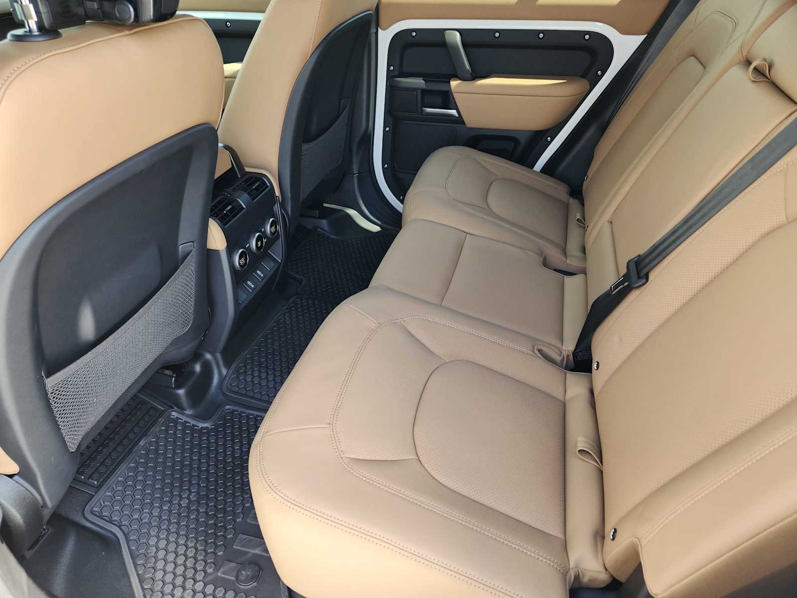 New 2026 Fuji White LAND ROVER X-Dynamic SE image 28