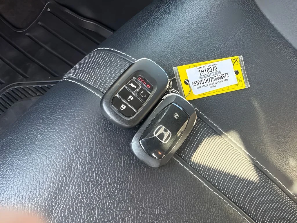 Used 2024 White Honda Touring image 33