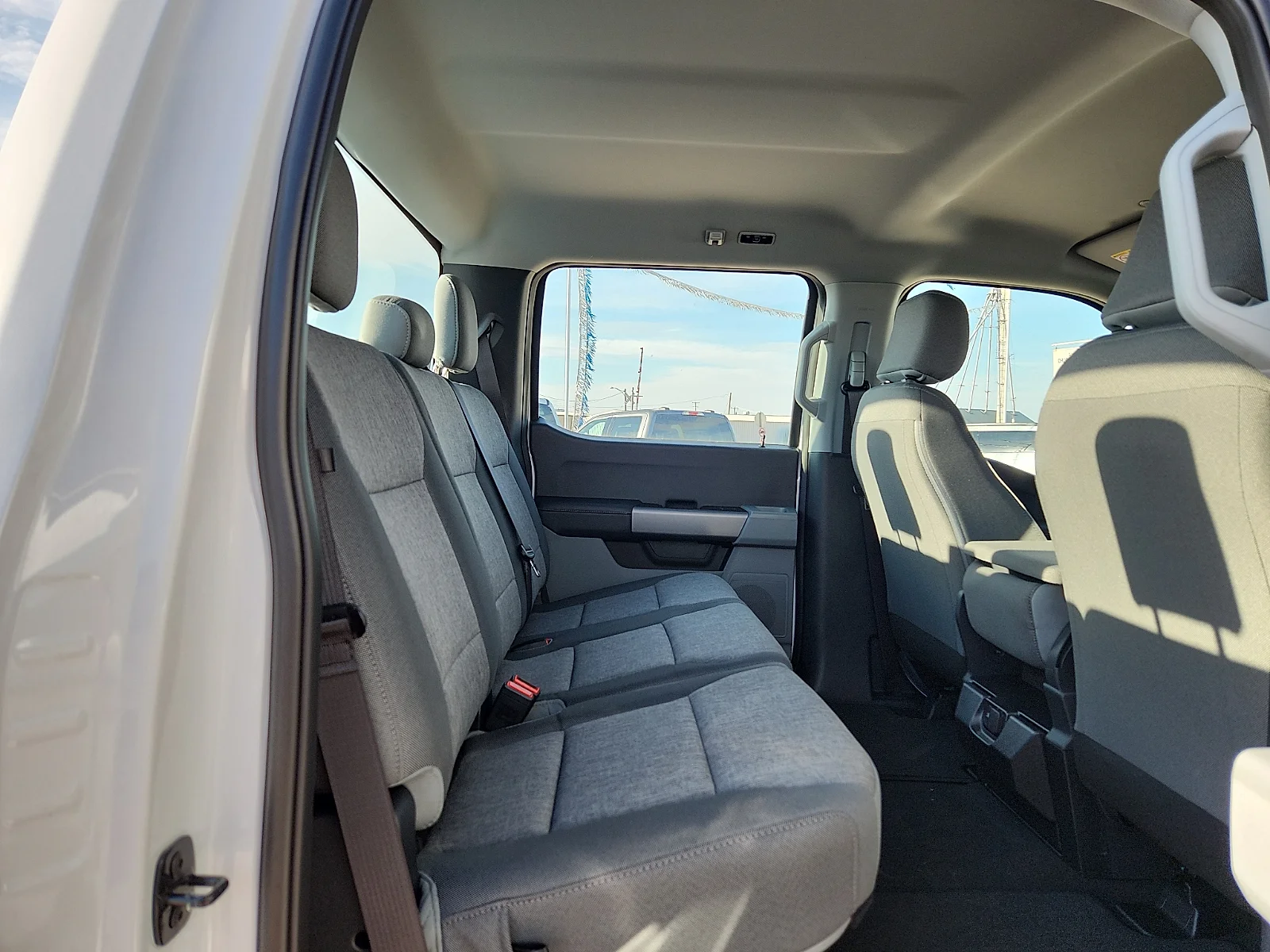 New 2027 Oxford White Ford XL image 19