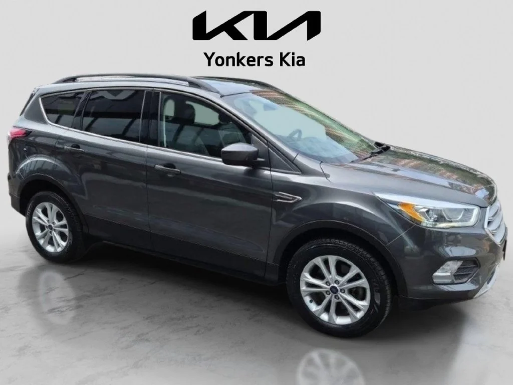 Used 2018 Gray Ford SEL image 4
