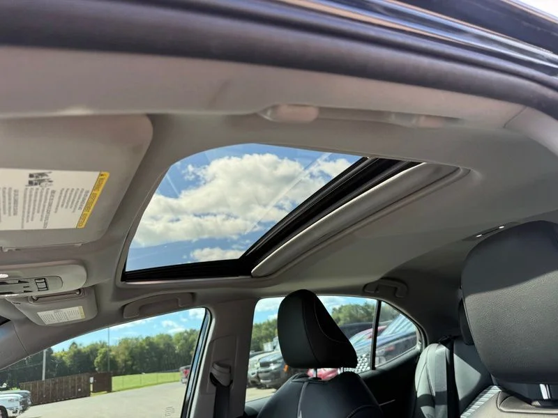 Used 2018 Black Toyota SE image 5