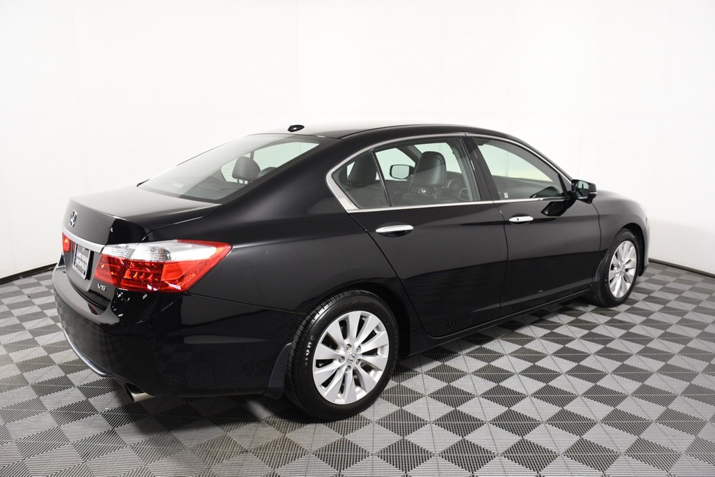 Used 2015 Crystal Black Pearl Honda EX-L image 8