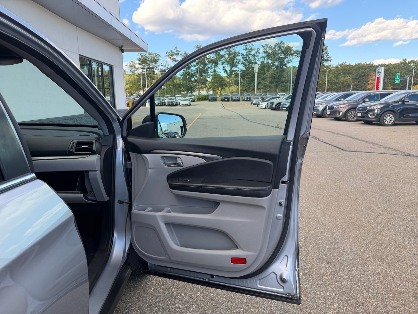 Certified Used 2018 Silver Honda EX-L image 32