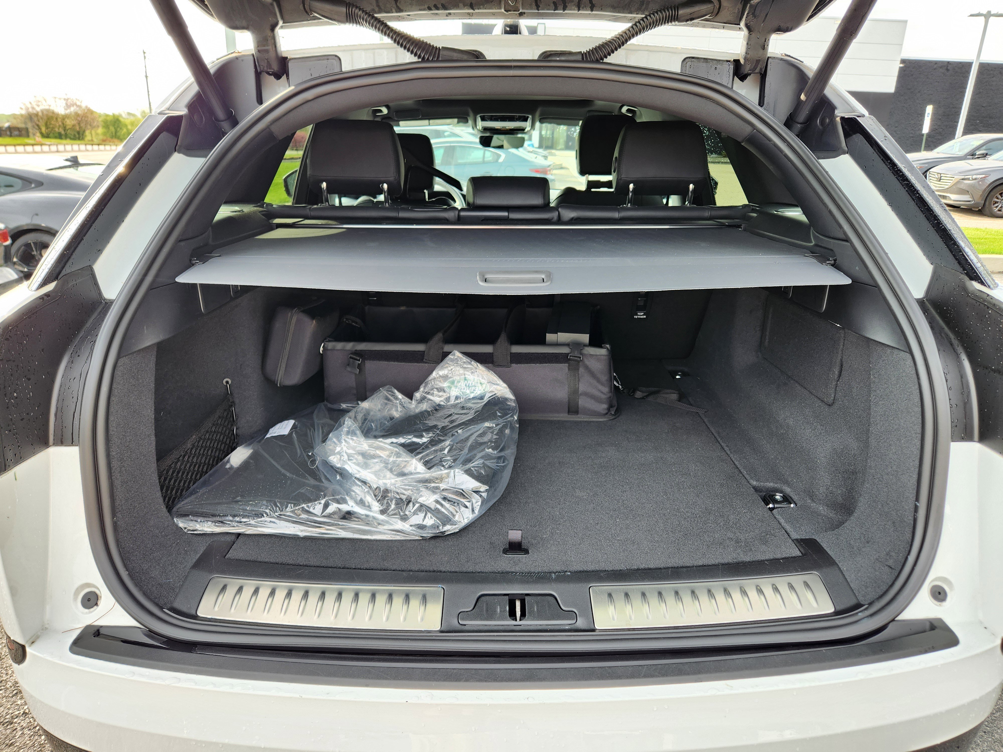 Certified Used 2026 Fuji White Land Rover Dynamic SE image 8