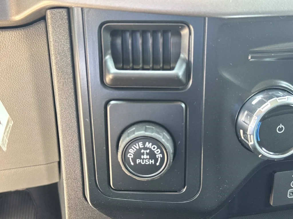 New 2026 Oxford White Ford XLT image 44