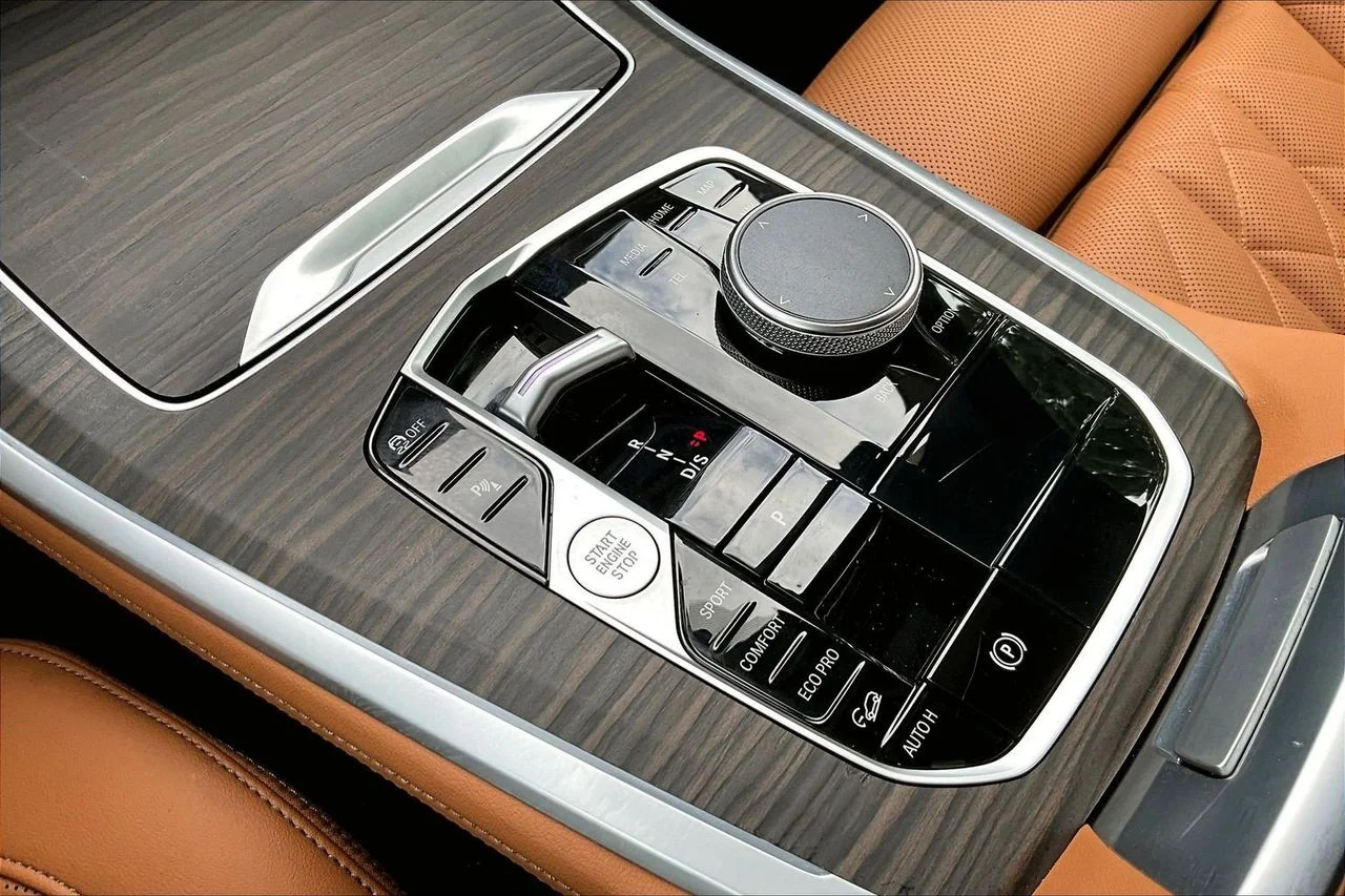 Certified Used 2024 Gray BMW xDrive40i image 31