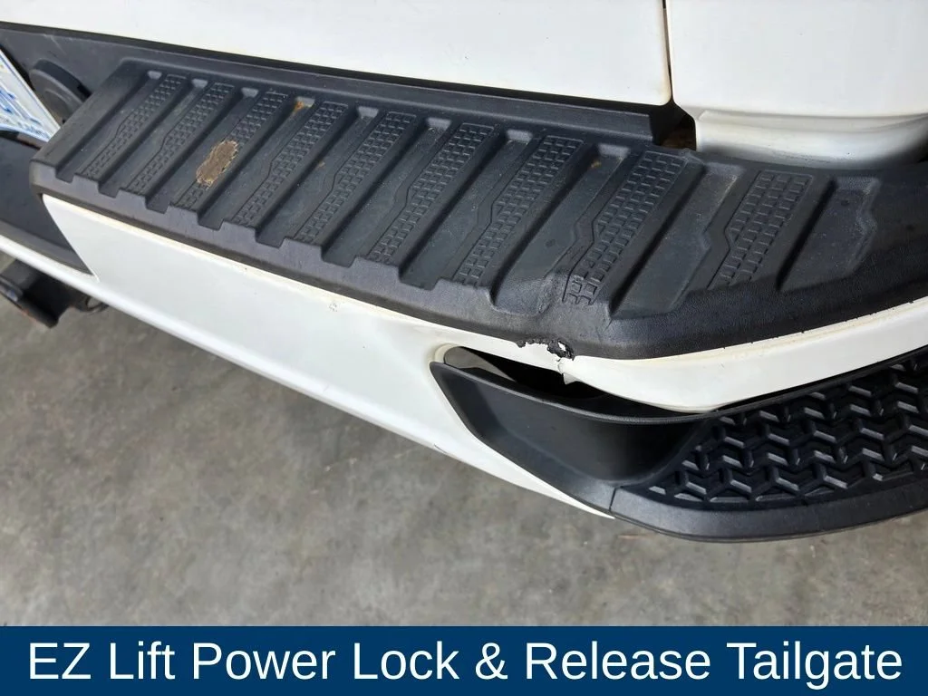 Used 2022 Summit White Chevrolet Custom image 17
