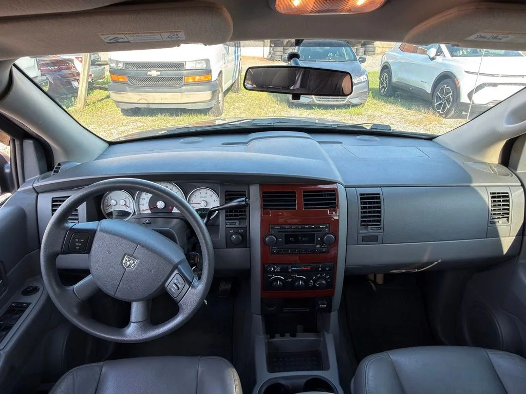 Used 2004 Black Dodge SLT image 19