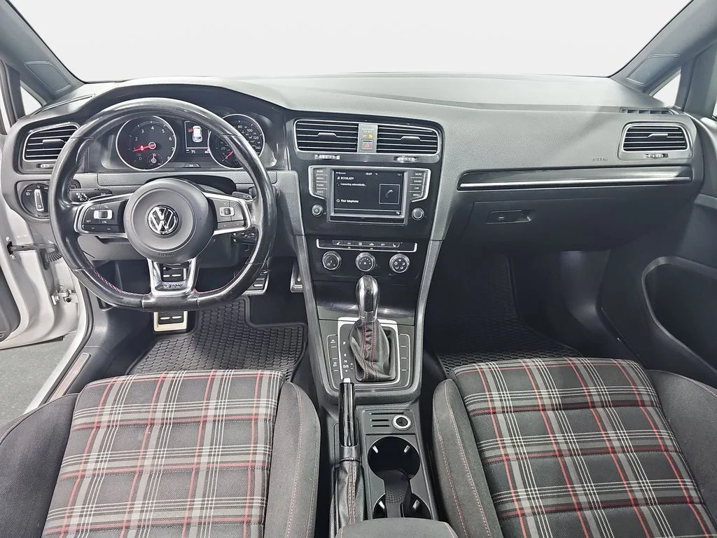 Used 2016 Silver Volkswagen S image 10