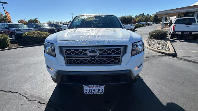 Used 2022 Glacier White Nissan SV image 8