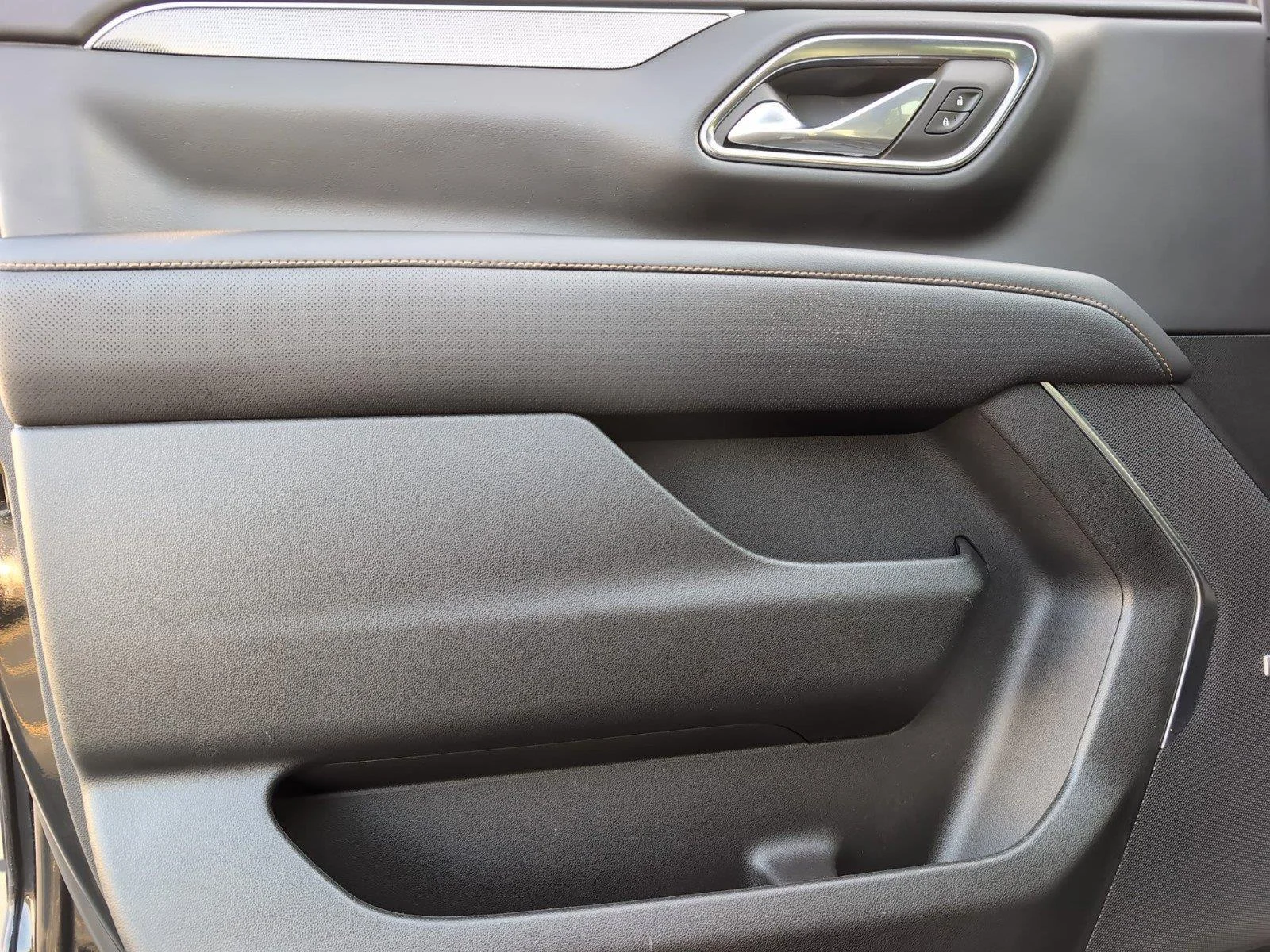 Used 2023 Onyx Black GMC AT4 image 20