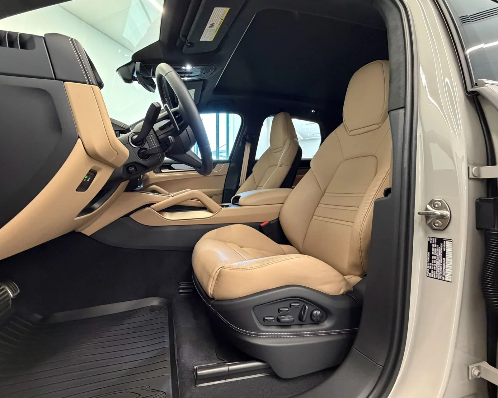 Used 2025 White Porsche Turbo image 10