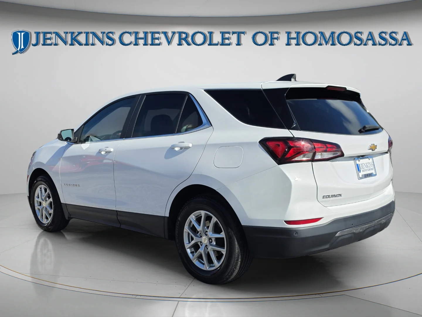 Used 2024 Summit White Chevrolet LT image 7