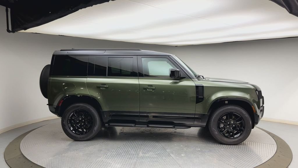 New 2026 Woolstone Green Land Rover X-Dynamic SE image 9