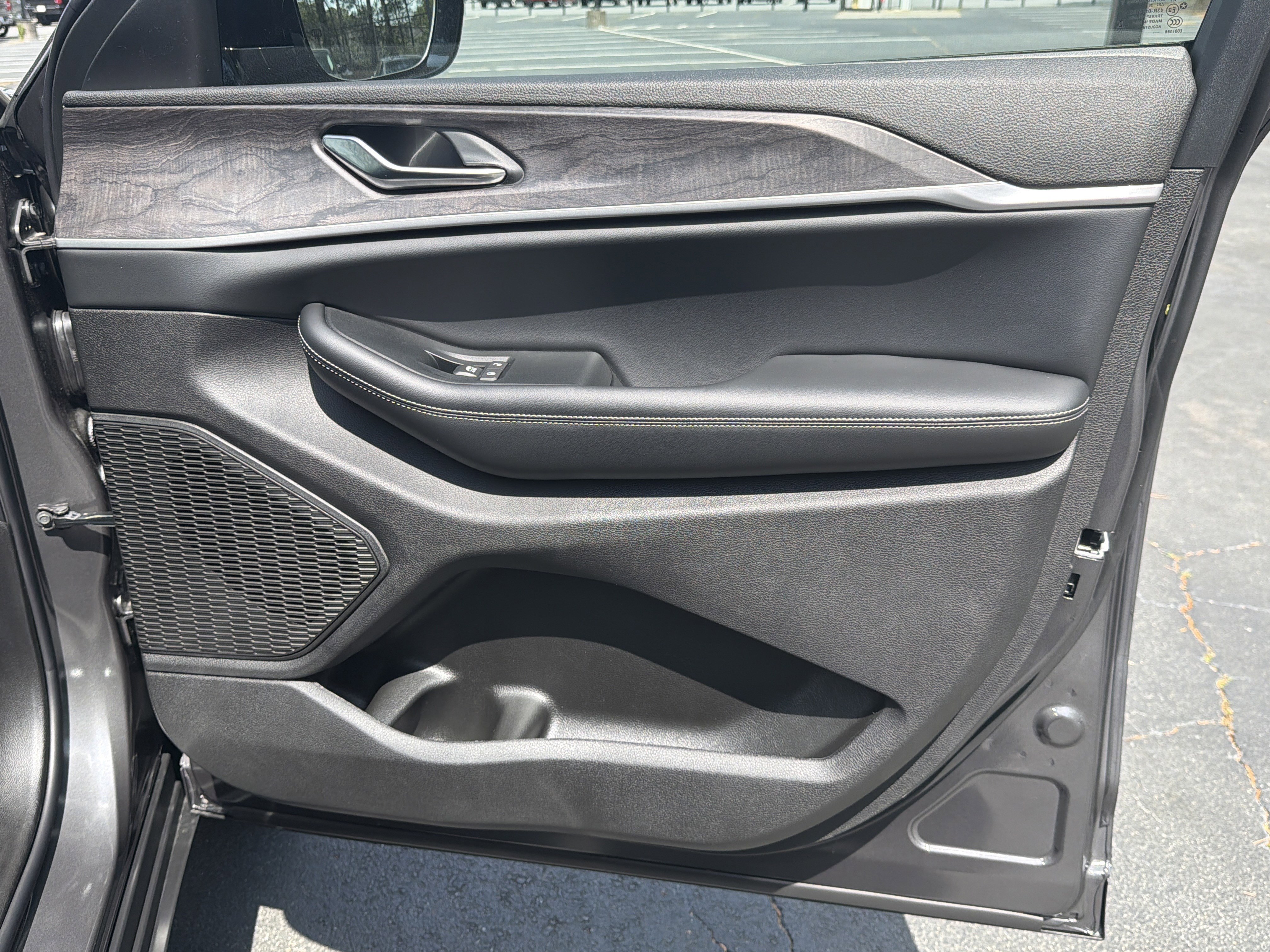 New 2026 Baltic Gray Metallic Clear-Coat Exterior Paint Jeep Altitude image 17