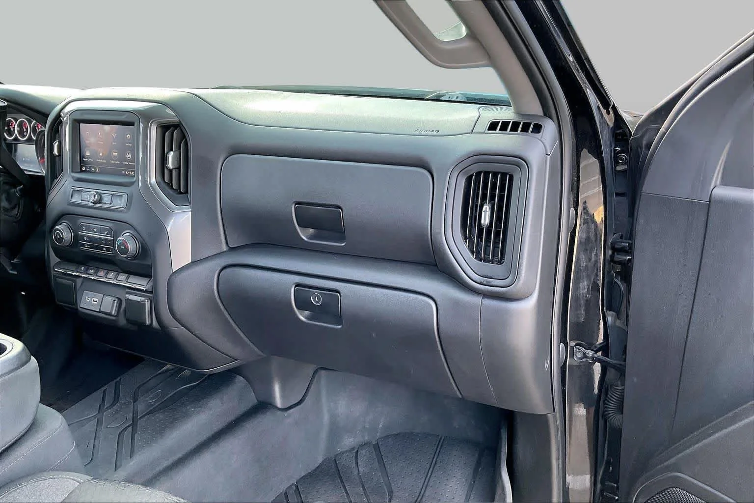 Used 2022 Black Chevrolet Custom image 18