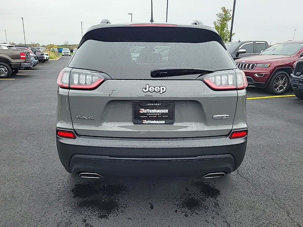 Used 2022 Gray Jeep Latitude Lux image 3
