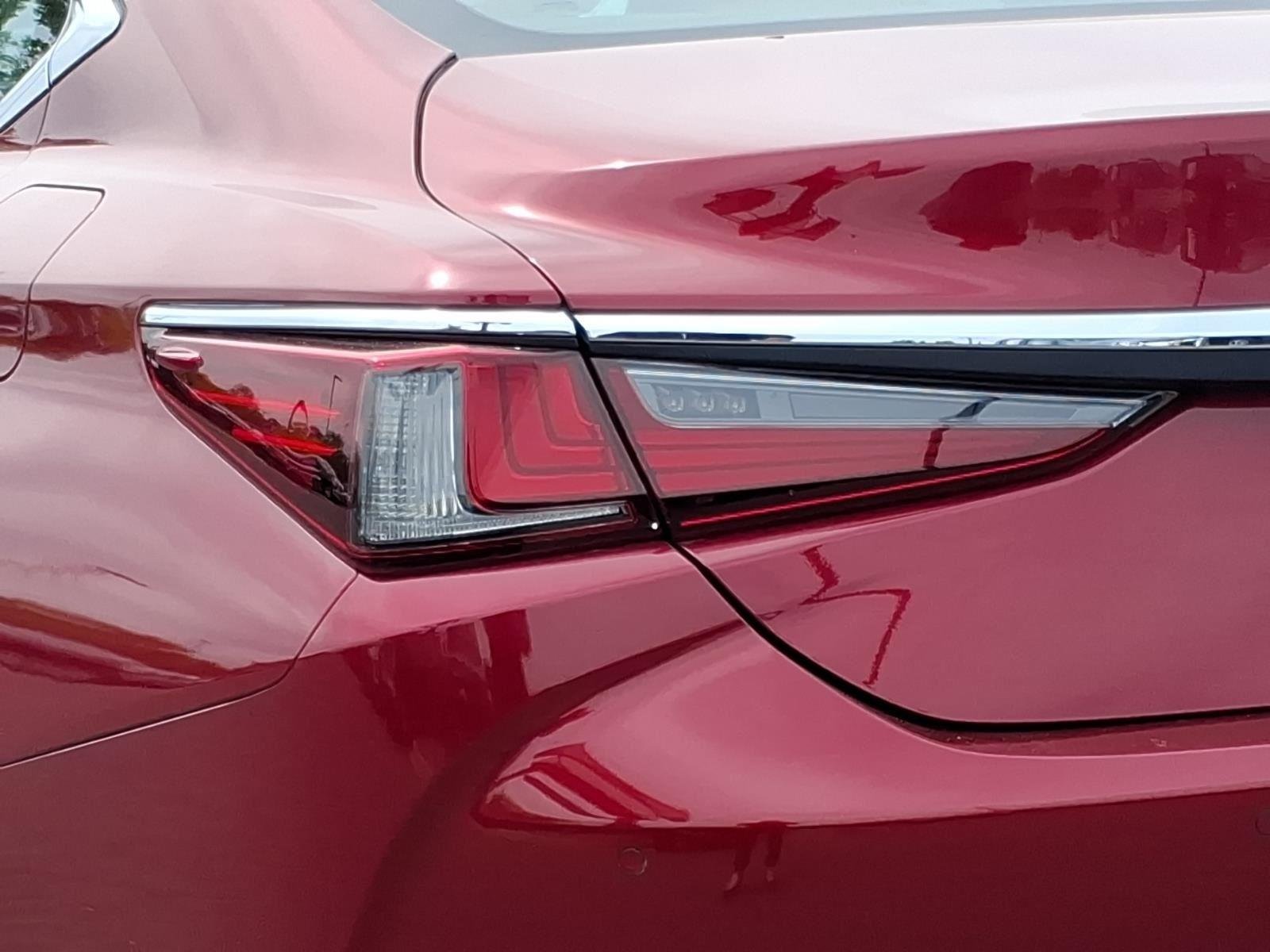 Used 2020 Matador Red Mica Lexus ES 350 image 18