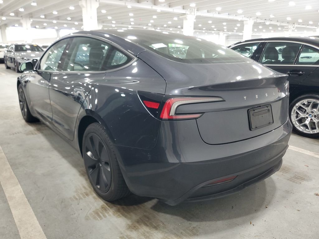 Used 2024  Tesla Base image 4