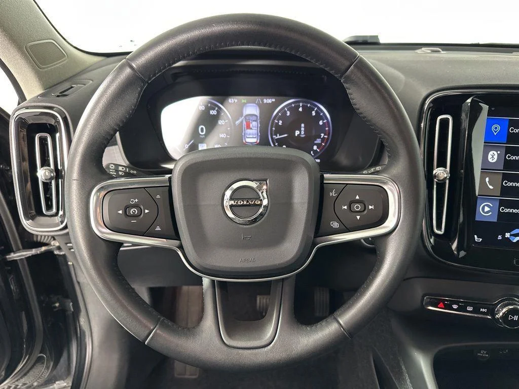Used 2020 Black Stone Volvo Momentum image 19