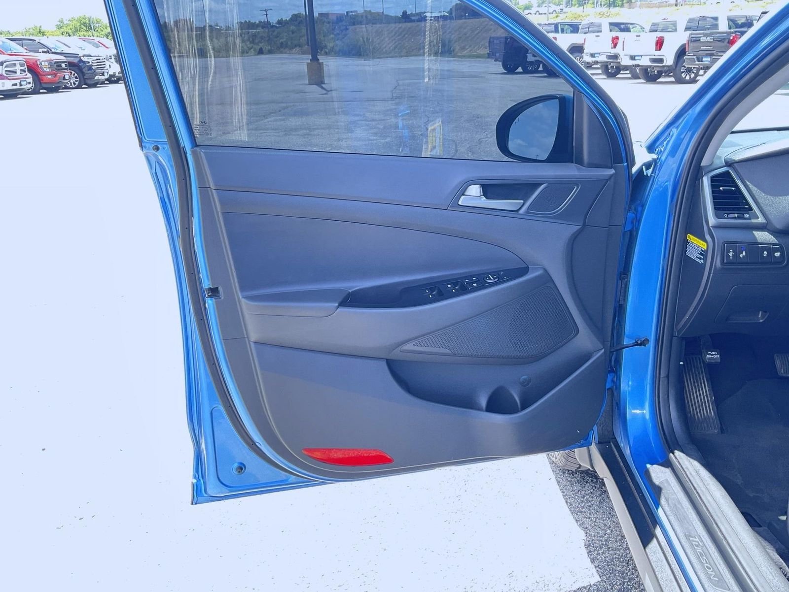 Used 2018 Blue Hyundai Value image 9
