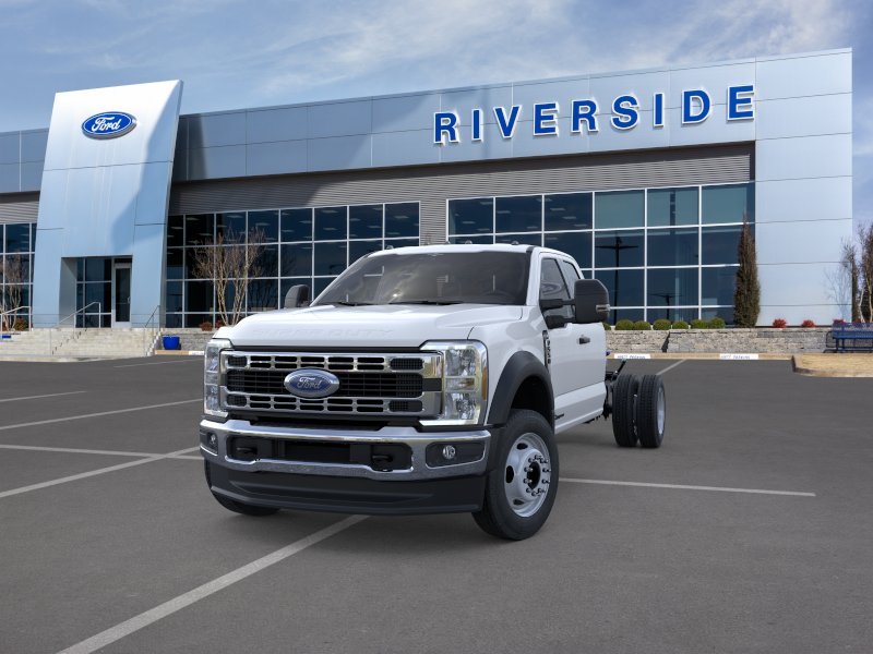 New 2026 Oxford White Ford F-550® XL image 3