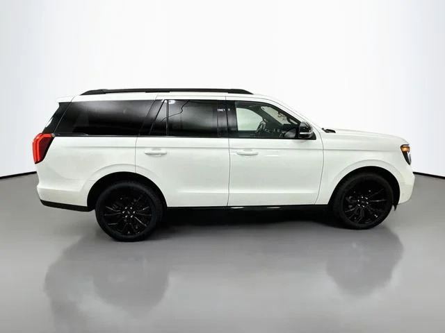 Used 2025 White Metallic Ford Platinum image 8